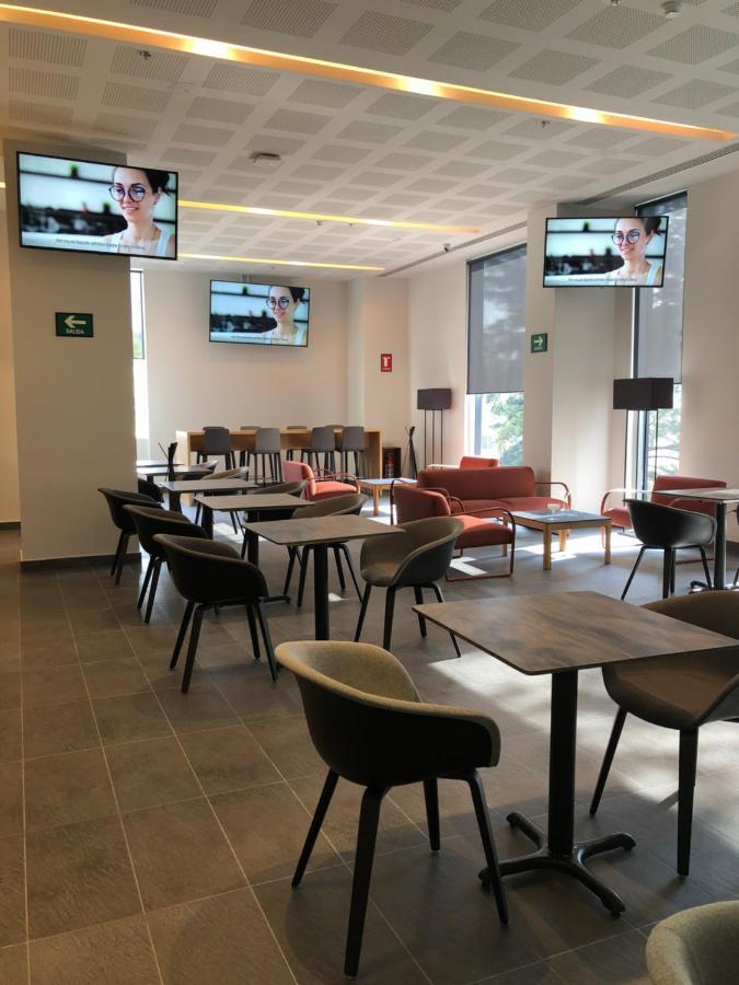 Galeria Plaza San Jeronimo Hotel Mexikóváros Kültér fotó VIP Lounge at the airport.